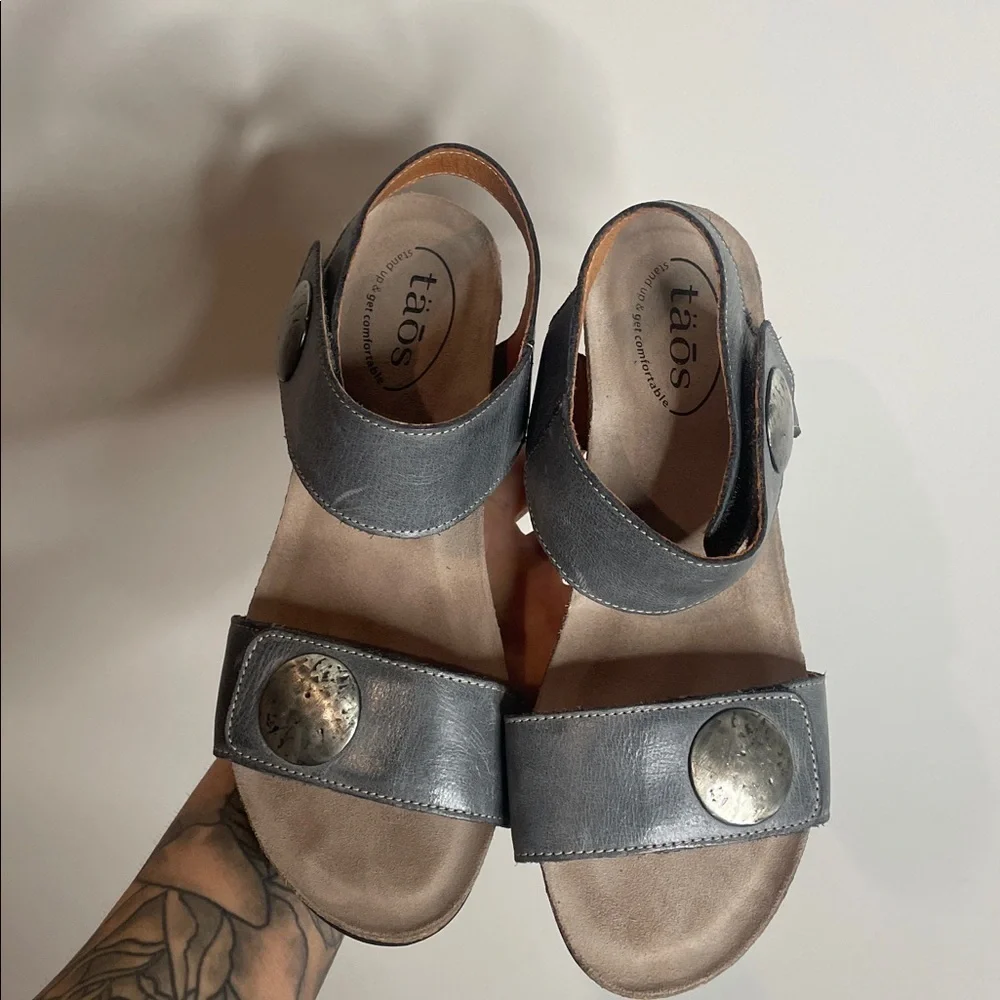 Taos | Women’s Carousel 3 Wedge Strappy Sandals Size 7.5